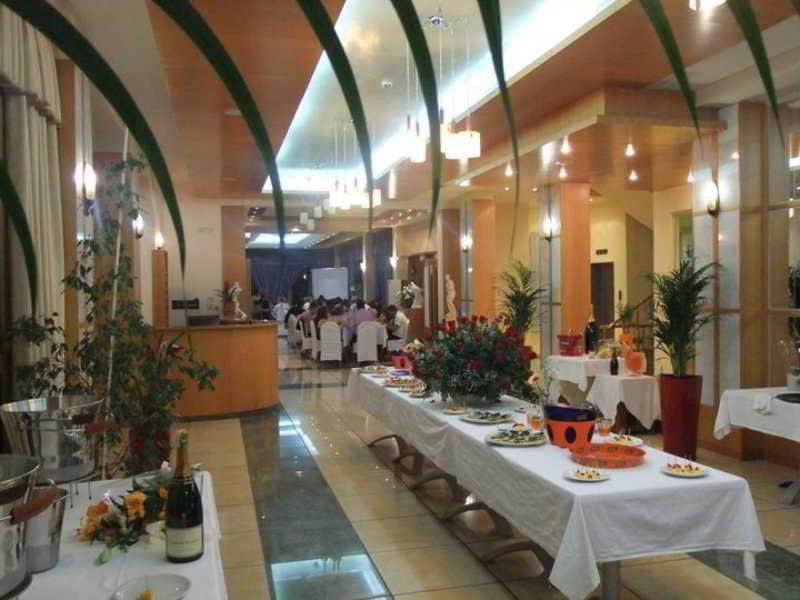 Paradise Beach Hotel Radhimë Restaurant foto